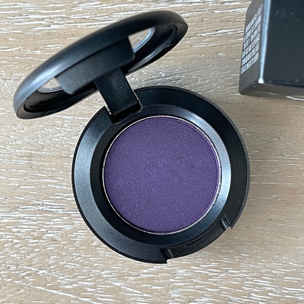 MAC Marvel frost eyeshadow  Purple NIB